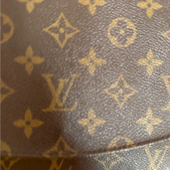Louis Vuitton clutch - Picture 4 of 12